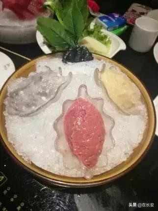 小火锅锅底有六种口味满足你,一桌小火锅