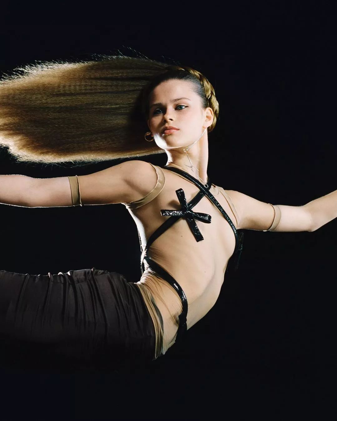 不差钱的女人的特点,为什么那么多人都喜欢佩戴耳环