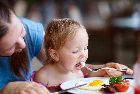 小孩子迟迟不会说话的原因是什么,宝宝不肯说话怎么引导
