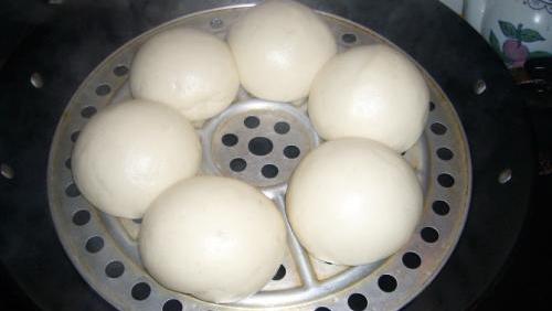 蒸馒头一斤面放多少克碱,蒸馒头碱放多了还能吃吗