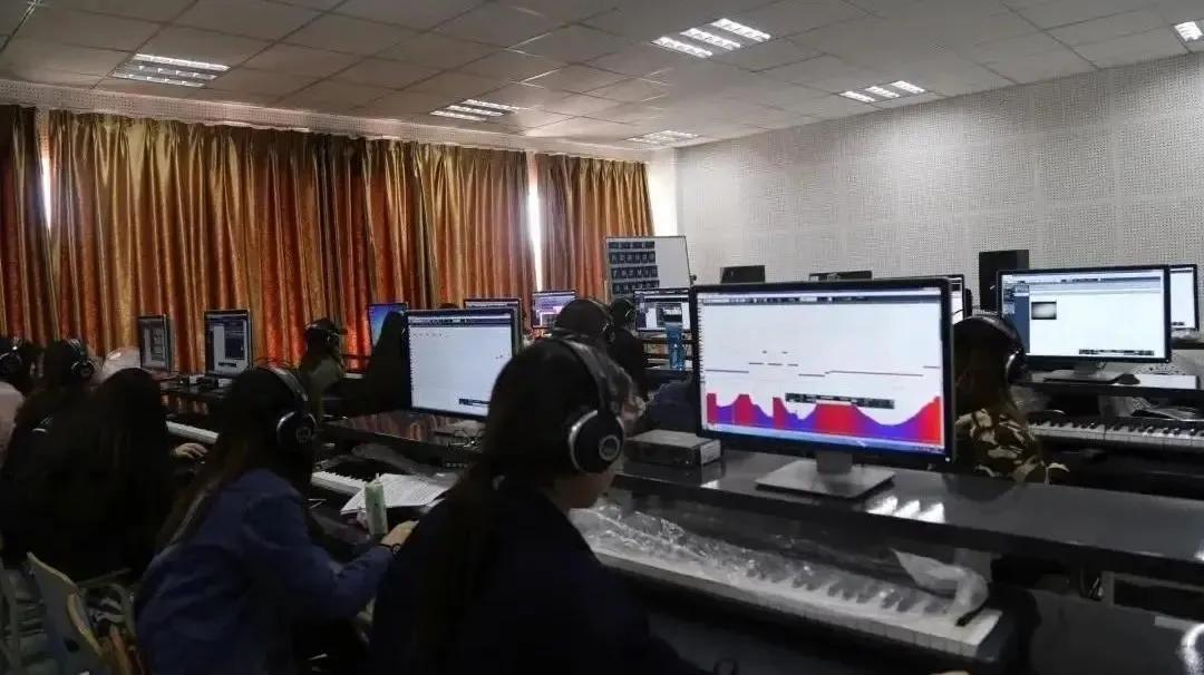 北京国际艺术学院,深圳国际艺术学校