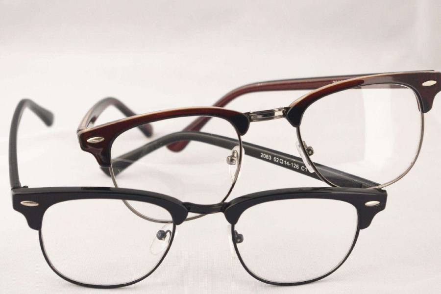 如何正确擦洗眼镜片使镜片不伤害,眼镜片怎么护理不会花