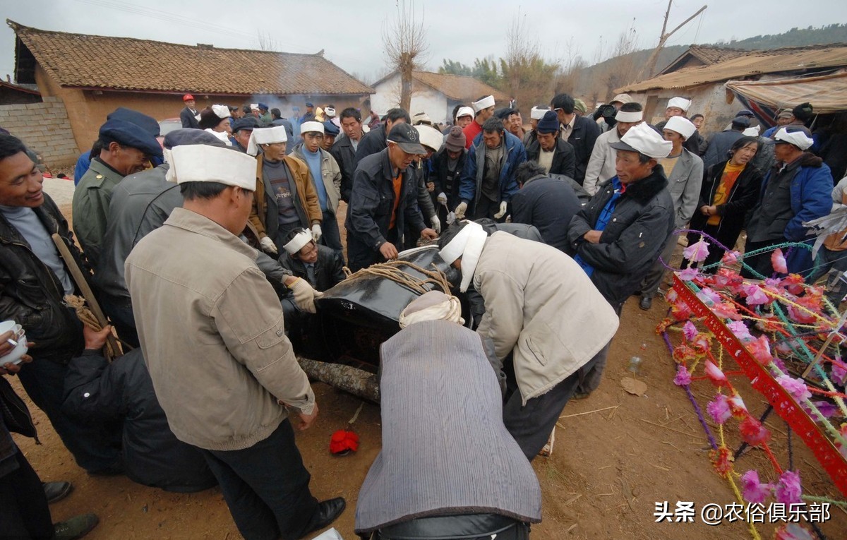农村出殡有什么讲究和习俗,农村出殡规矩很多