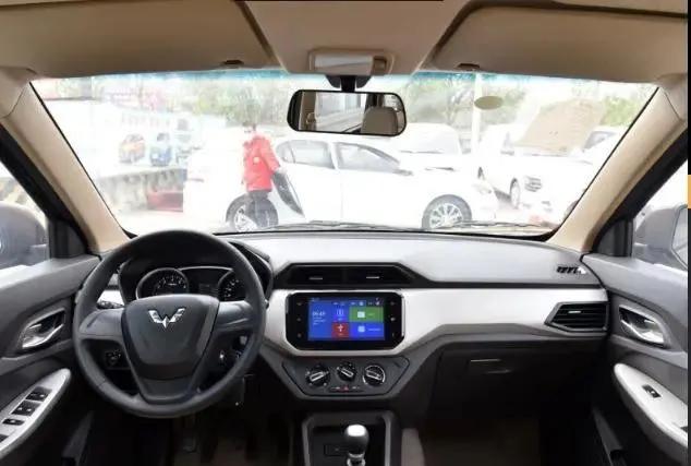 五菱宏光s1尊享型油耗多少一公里,五菱宏光s和五菱宏光v哪个油耗大