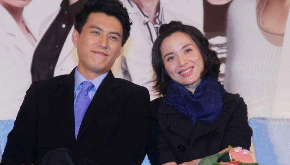 李佳的两段婚姻,青春不言败靳东与李佳是真夫妻吗