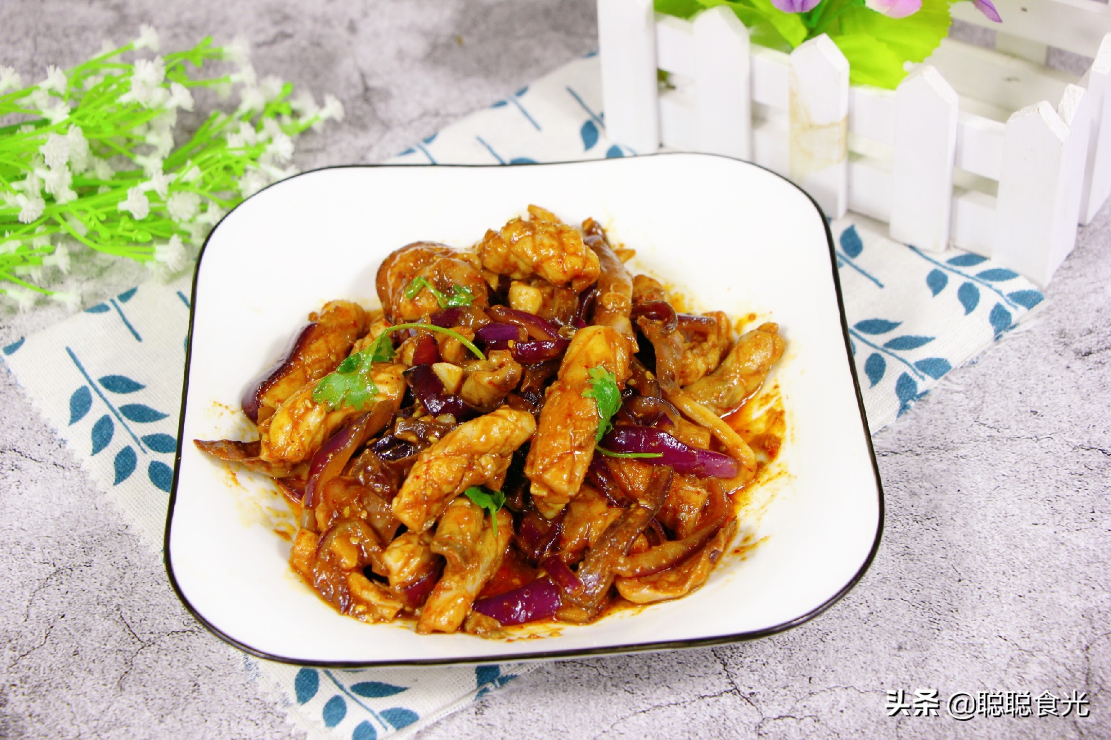 它叫鱼却不像鱼,炒什么鱼好吃又下饭