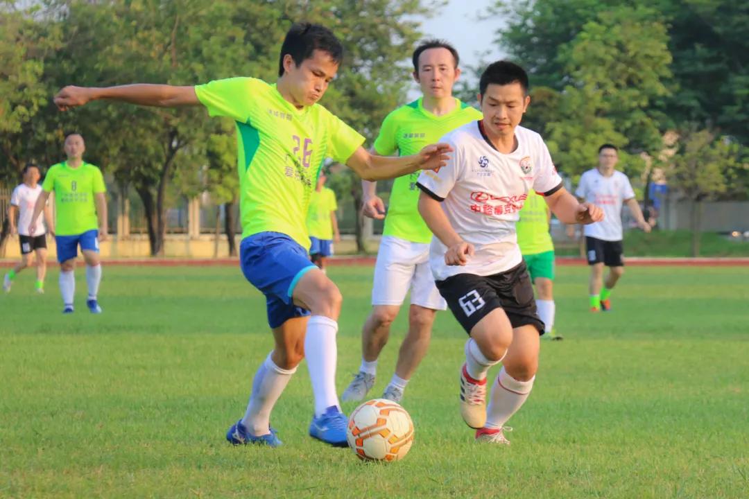 当足球之乡球队与广州高校校友冠军“激情相遇”，你更支持谁？