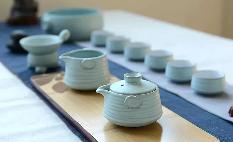 春天的仪式感在一杯茶里,一束花一杯茶的仪式感