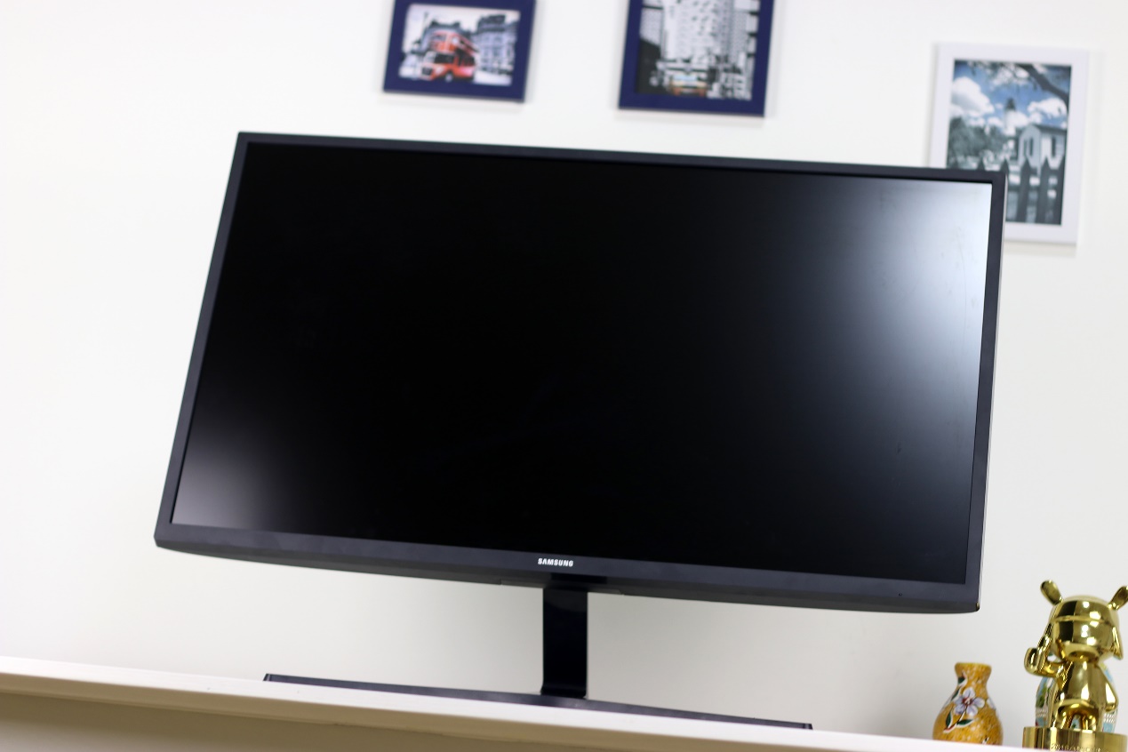 三星显示器玄龙骑士4k144hz,三星32英寸4k显示器s32a700nwc