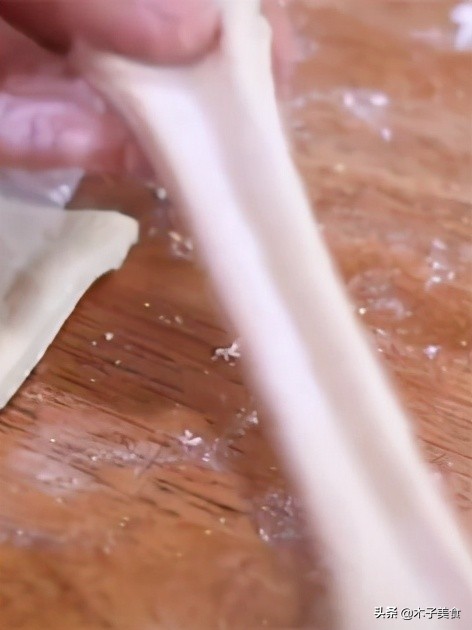 油条的家常做法简单又好吃,油条的家常做法放冰箱