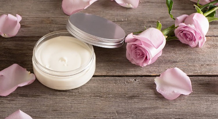 护肤用乳液好还是面霜好,乳液和面霜有什么区别