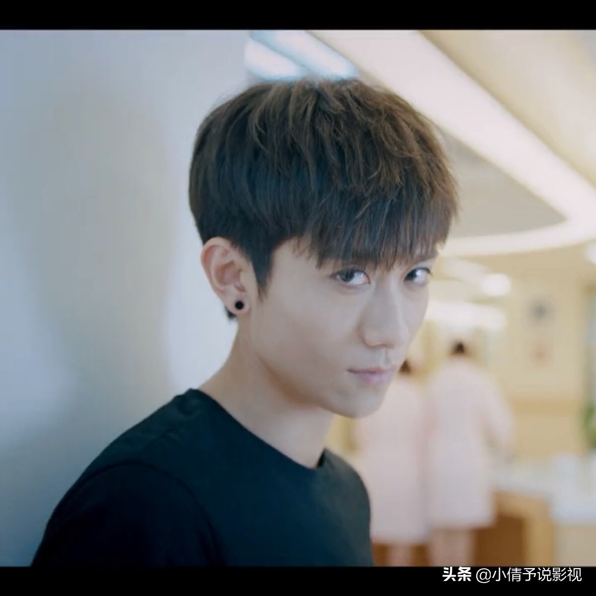 寮犱竴灞辩殑濂虫湅鍙嬫槸瀹嬪闇忓悧,寮犱竴灞辩殑濂冲弸鏄惁鏄畫濡嶉湉