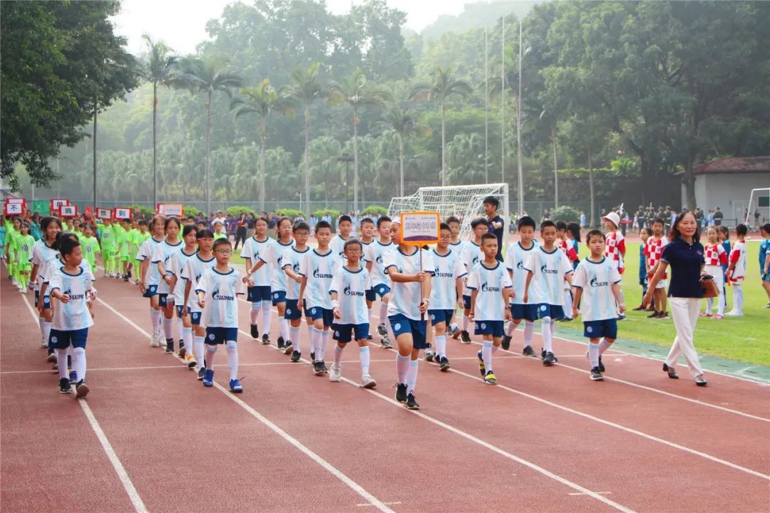 校园足球点燃绿茵梦想,校园足球联赛拉开序幕