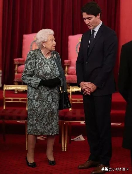 石头姐婚姻近况,身价2亿的石头姐