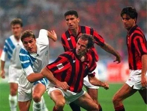 足坛历史十大中卫排名,足坛十大黄金中卫