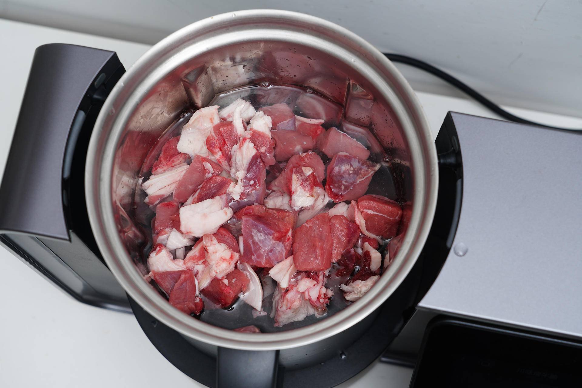 用自动机器炒菜的餐厅,自动炒菜料理机真实感受