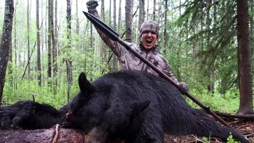 与熊同居28年后神秘死亡，这个女人传奇的一生，隐藏着惊人结局……