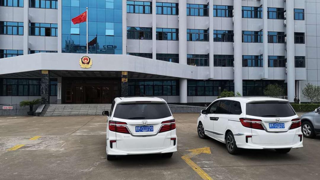 长沙保时捷停车被堵,长沙保时捷被扣