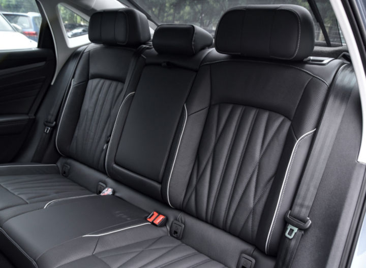 曾经的b级合资轿车之光帕萨特,曾经的b+级热门车君越