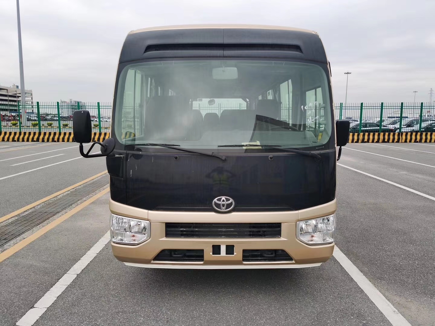 丰田考斯特2012款2.7l手动16座,丰田像考斯特的mpv