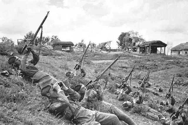 如何用枪把飞机打下,怎么用枪打飞行器