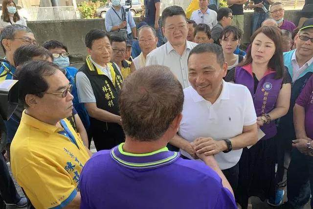 皇帝的新衣皇帝的形象,皇帝的新衣既视感