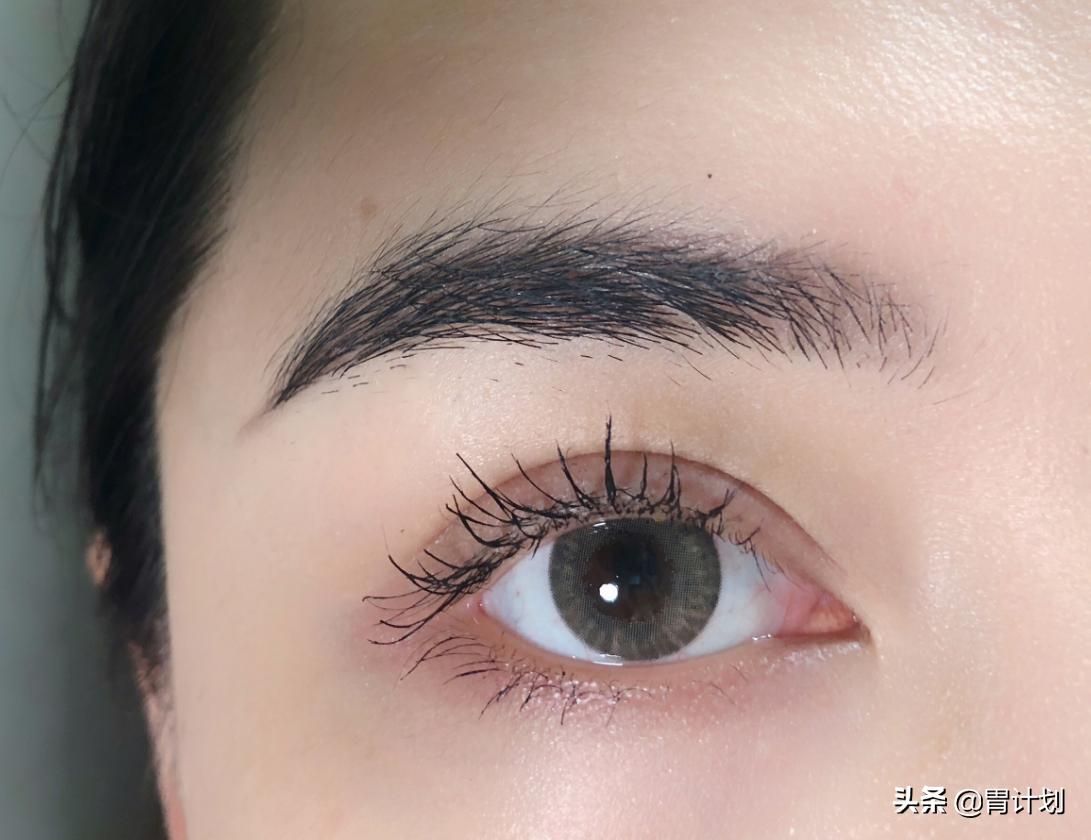 一招教你刷睫毛,女人再懒也要练的动作