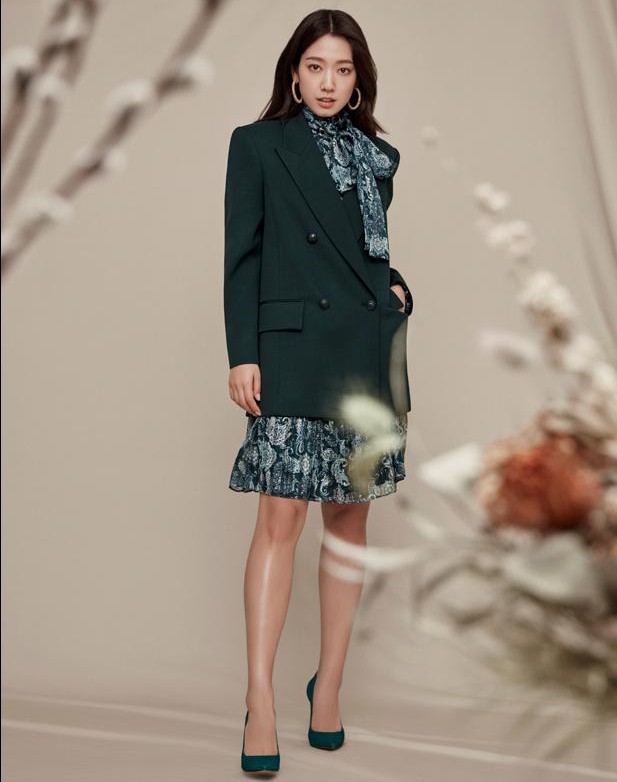 朴信惠韩范穿搭,朴信惠夏短发穿搭