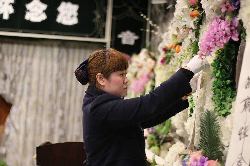 “让生命的告别变得更有尊严”记南京殡仪馆80后殡葬女司仪和轶群