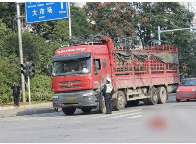 跟在货车后面红灯亮了算闯红灯了,跟在货车后面闯了红灯会被拍到吗