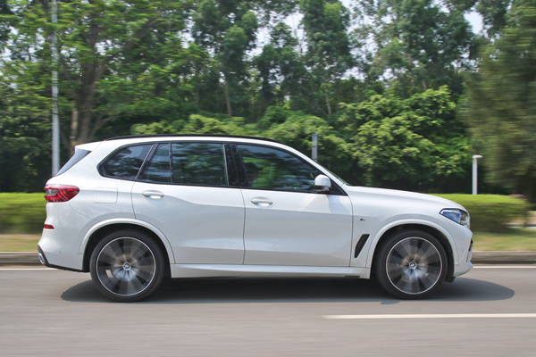 宝马x5深度评测进口f15,宝马x5m黑武士2021款内饰