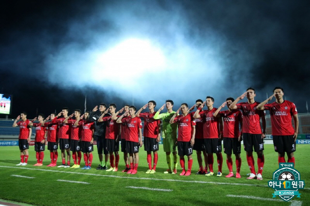 闅惧繕鐨勮糠褰╄壊,闅惧繕杩峰僵