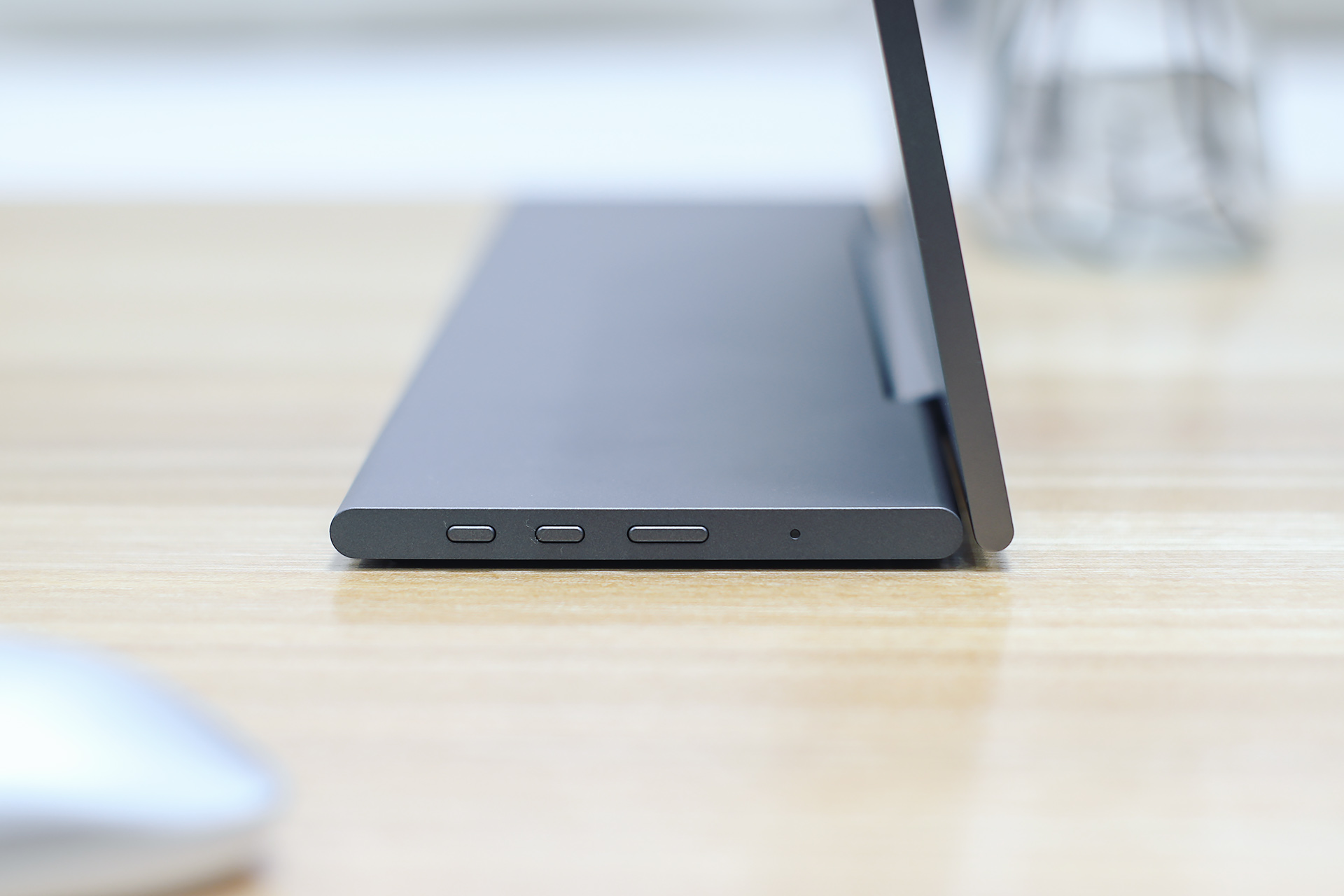 innocn44寸显示器游戏体验,innocn显示器便携