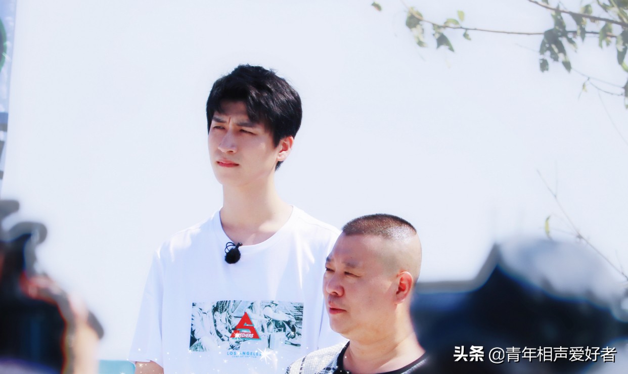 德云社的师兄弟怕不怕张云雷,张云雷身高185秦霄贤身高183