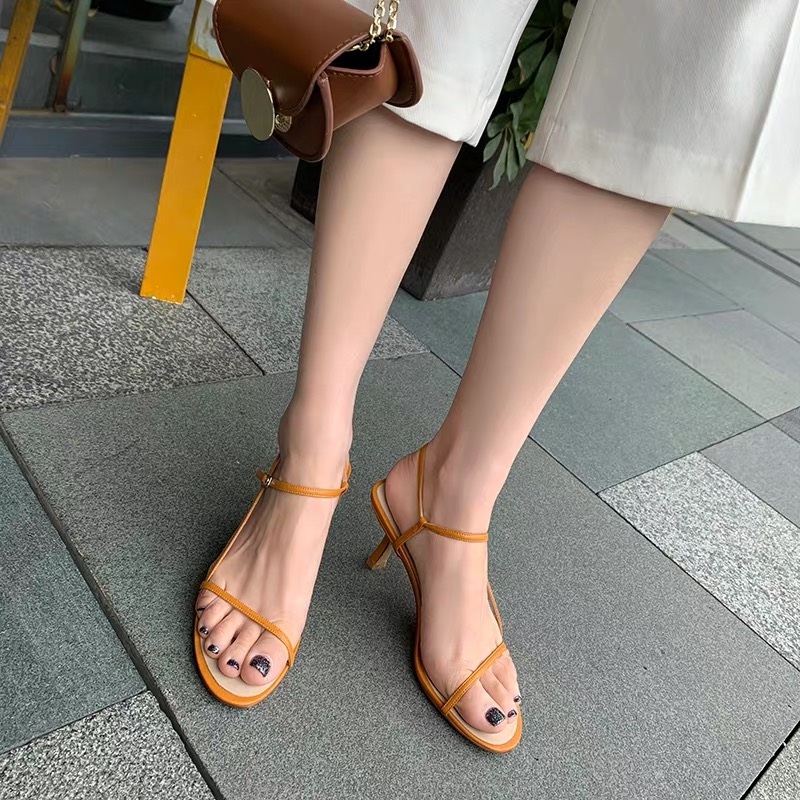 细长的脚穿什么凉鞋好看,粗腿胖脚适合的凉鞋