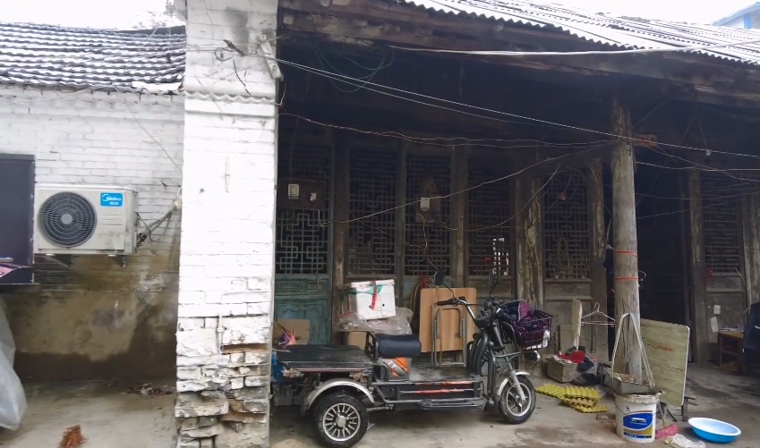 旧阜阳宁半城，宁氏后人的百年老宅，如今成为租客的厨房