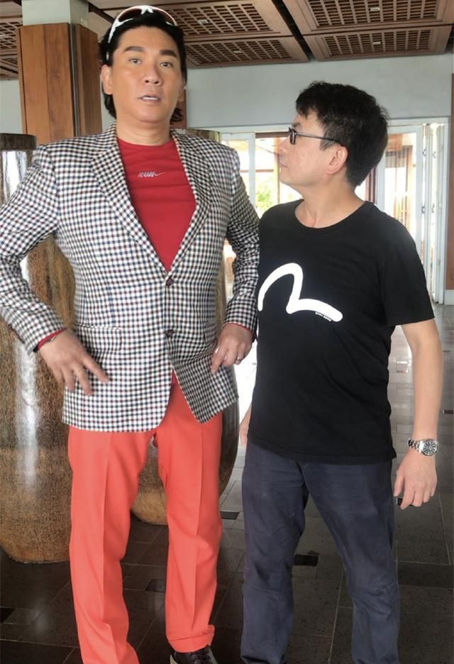 演员黄一飞罕见露面,黄一飞金像奖现场