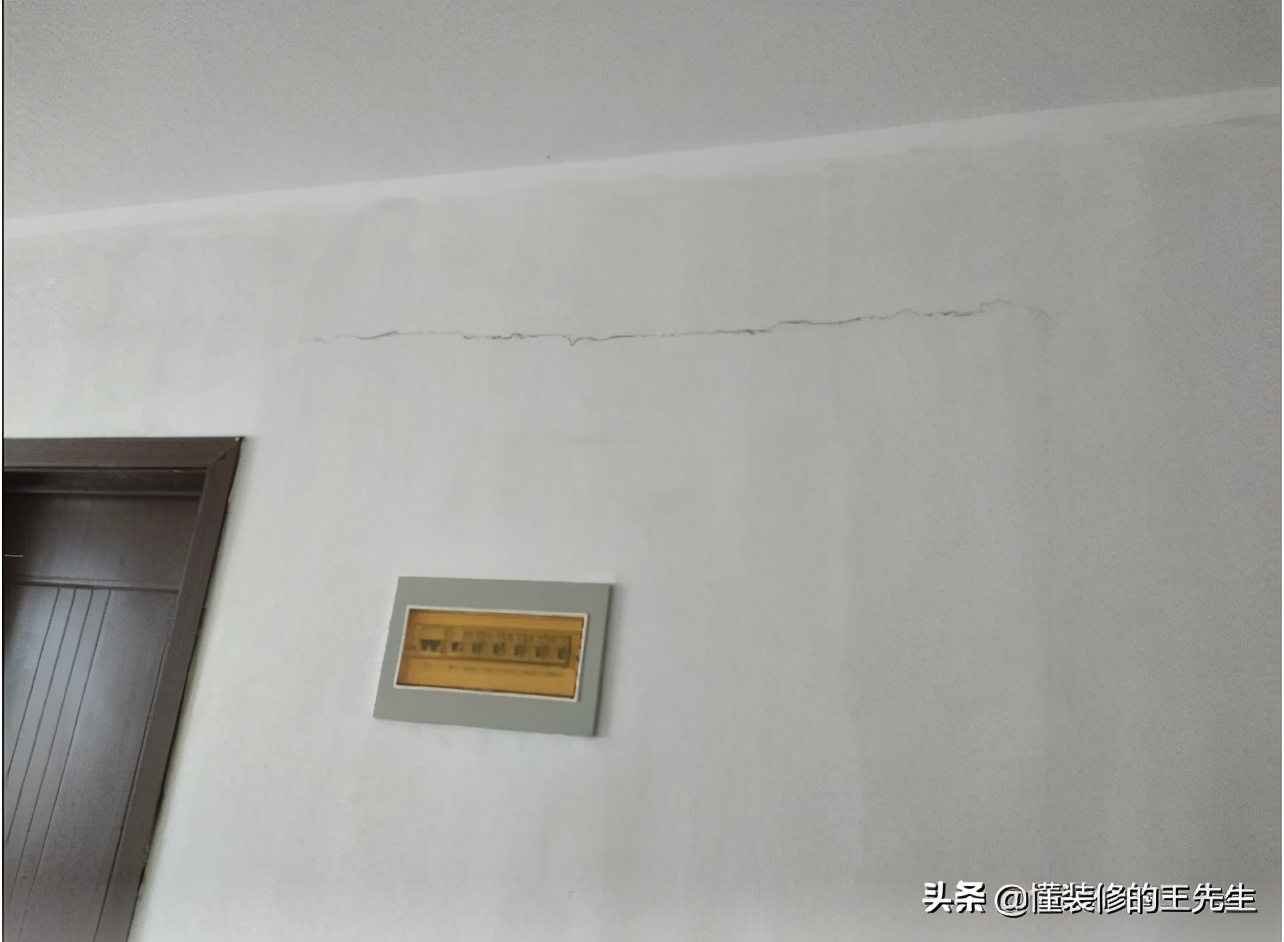 墙上裂开了一条口，可以修复吗？怎么修复？