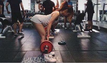 赵丽颖产后出院气色超好，凭什么？