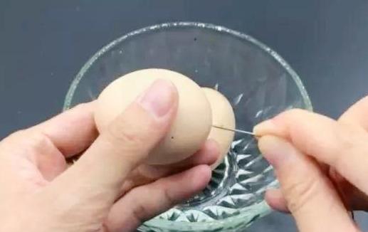 用针在鸡蛋上扎个小孔这么厉害！解决了家家户户的烦恼，值得收藏