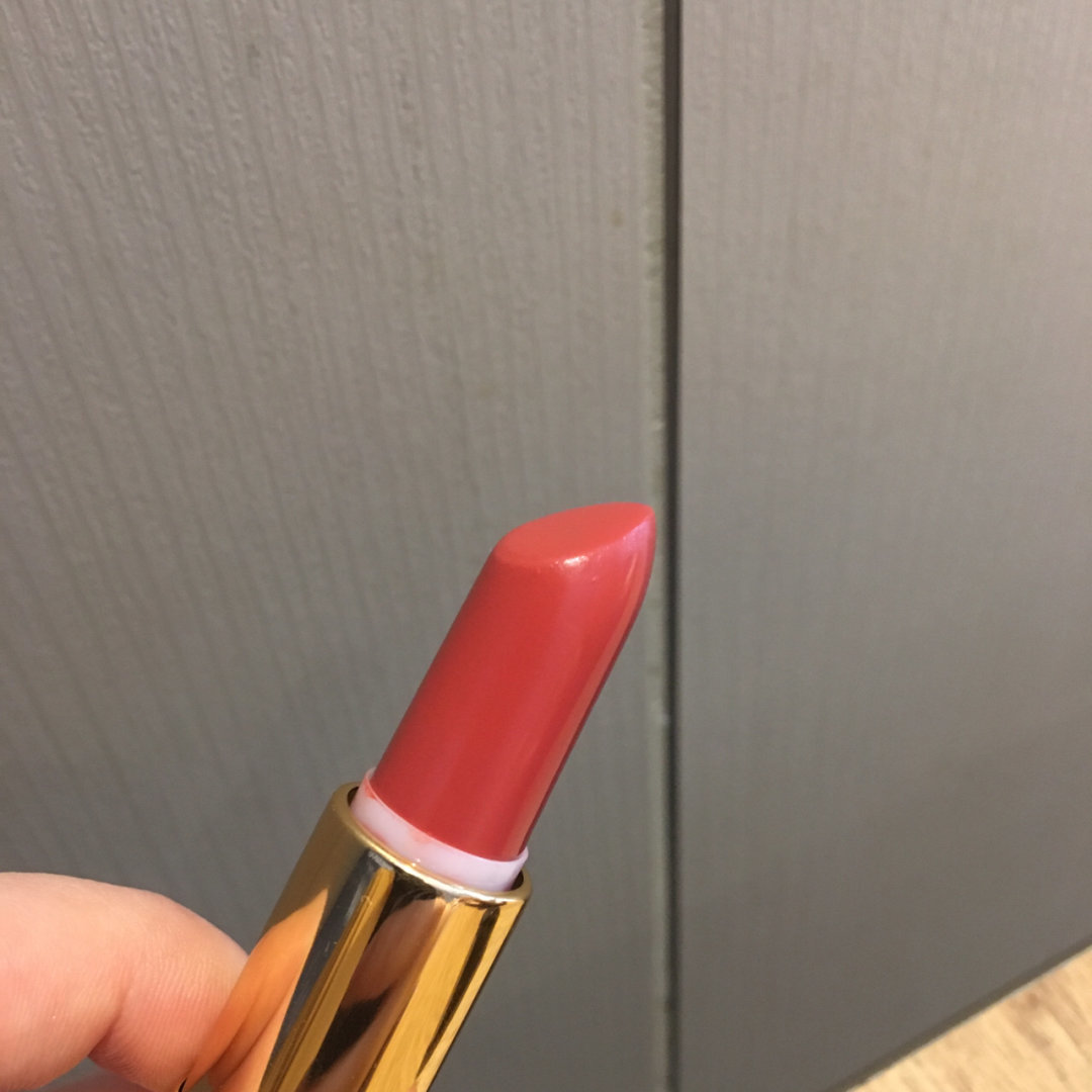 露华浓225深唇色测评,露华浓黑管润唇膏