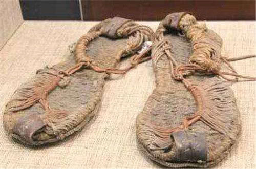 为什么古代的鞋子是翘头的,古人为什么要穿翘头鞋