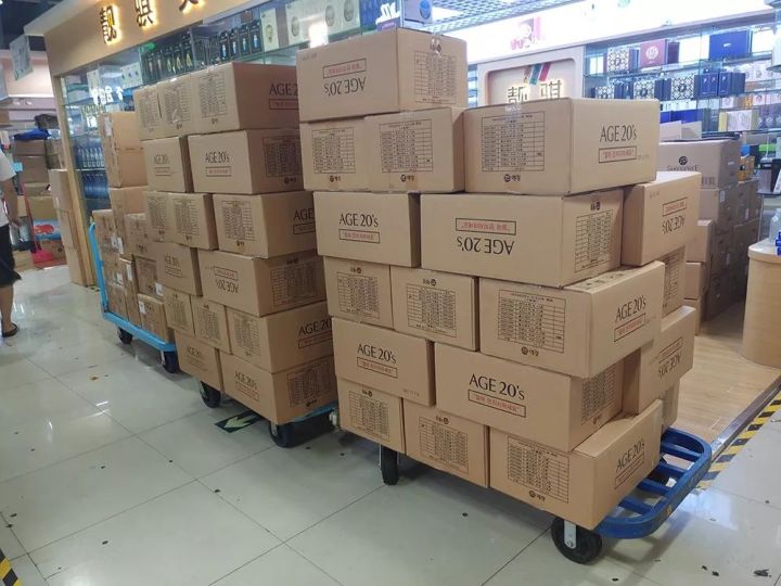 iPhone11降价1000，“中国电子第一街”惨变“美妆城”？