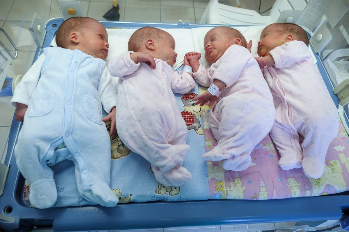 男孩喜欢玩娃娃怎么办,男孩子喜欢洋娃娃正常吗