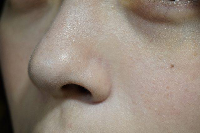 毛孔粗大的人化完妆,毛孔粗大用什么妆前和粉底液