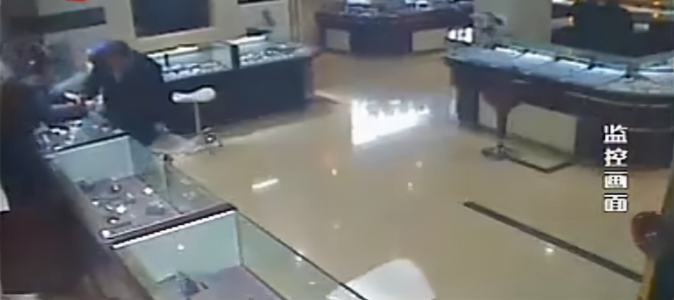 涓婃捣瑁搁捇璋冨寘浜嬩欢涓嬮泦,涓婃捣瑁搁捇璋冨寘浜嬩欢