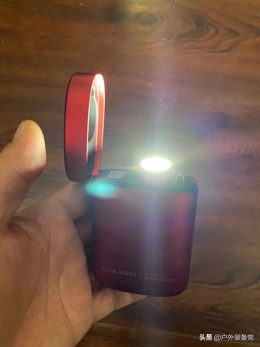 渐进式创新！无线充电手电OlightBaton3