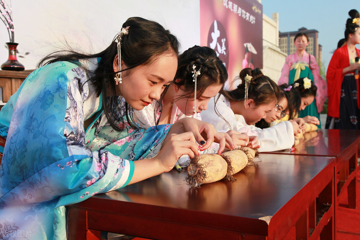 七夕当天有什么风俗习惯,7月7日七夕节有什么习俗