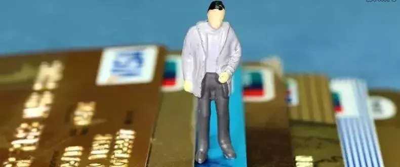 欠信用卡10万逾期无力偿还判几年,信用卡逾期10万以上判多少上海