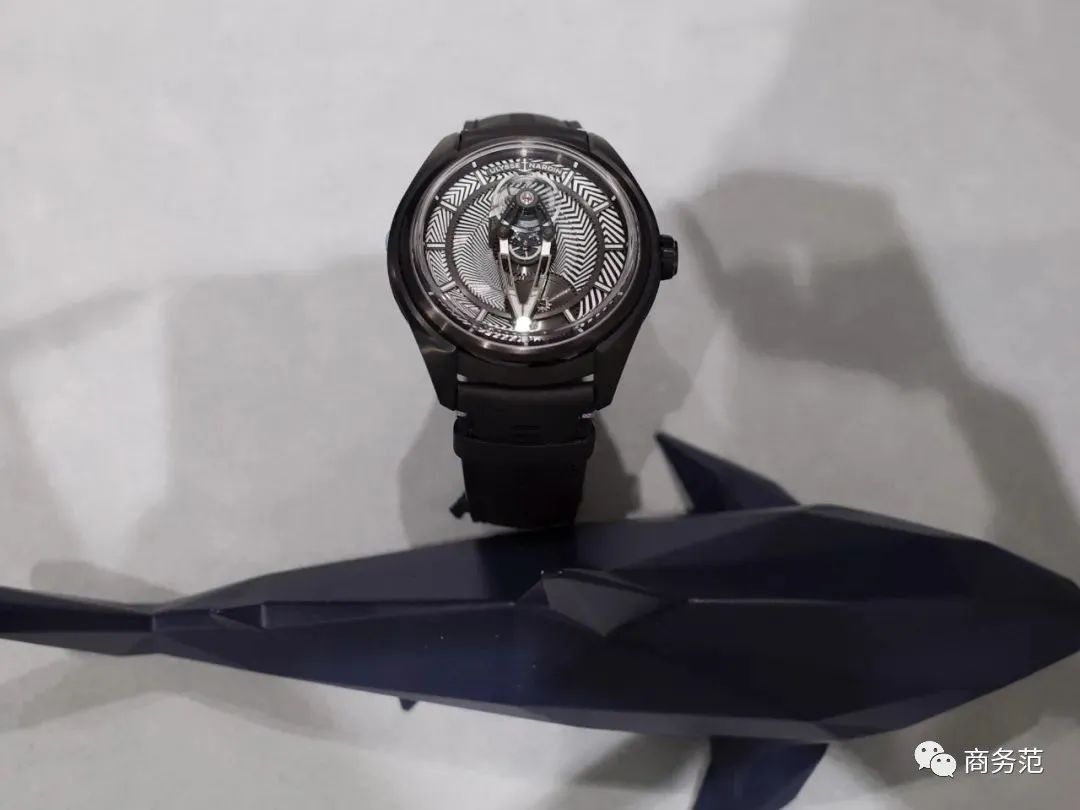 夏天出门戴手表,夏天戴表不好看